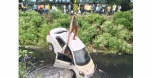 Car Falls Into Old Canal At Hadapsar