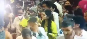 Pune Gang of Women Stealing Mobile