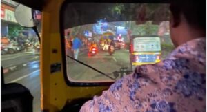 Mercedes Benz India CEO Travels In Autorickshaw Due To Pune's Traffic
