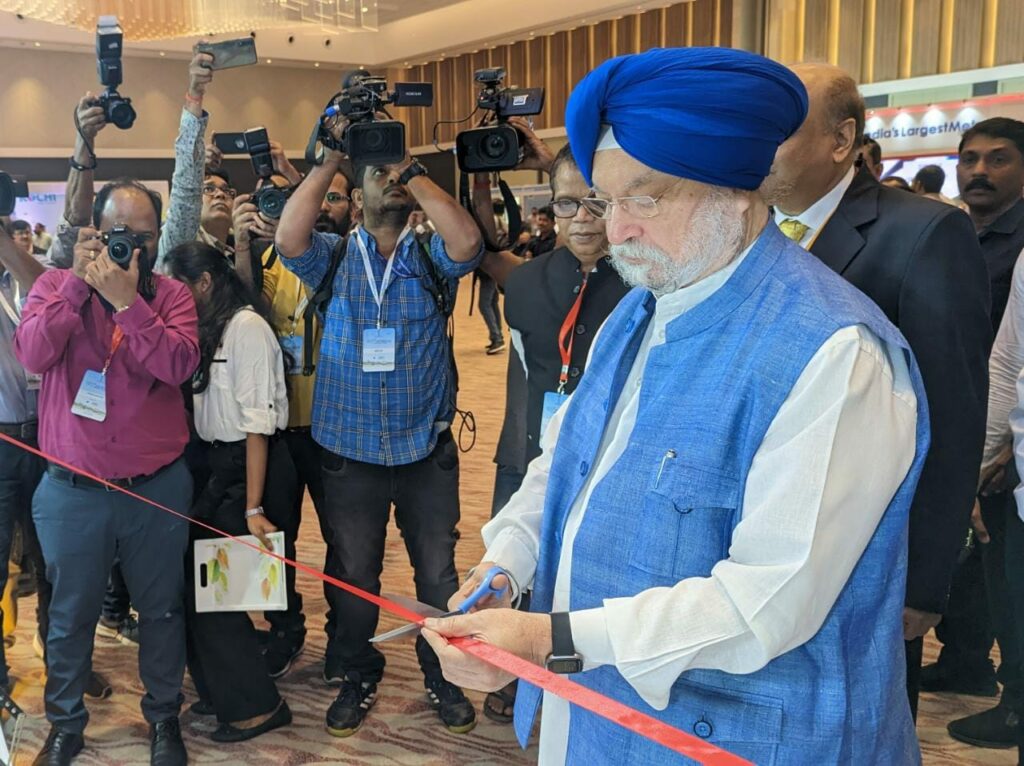 Union Minister Shri Puri