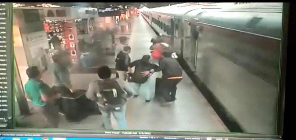 Jawan Saves Life Of Woman