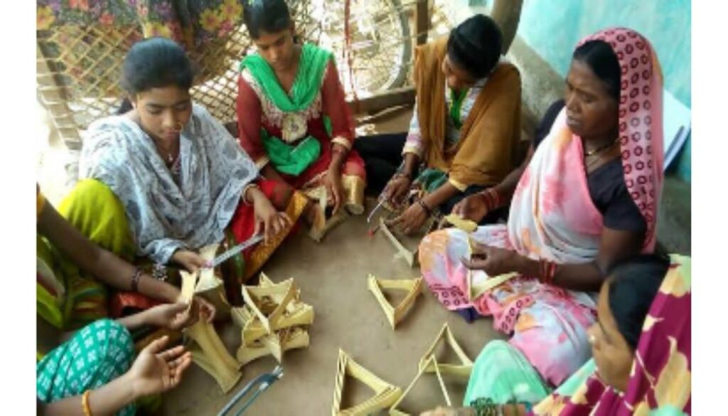 Women making Bambu products (1)