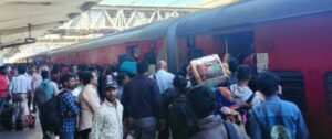 Pune Railway Station Crowd
