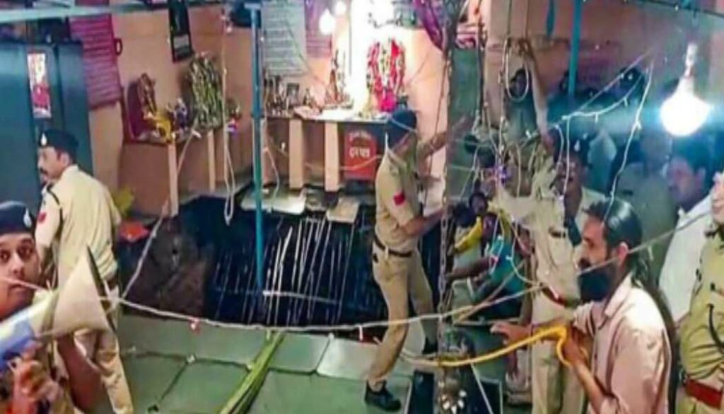 _Temple Roof Collapse