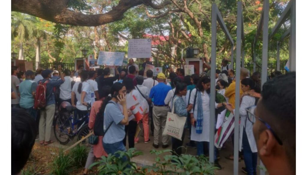 Huge Response Of Pune Citizens Towards Chipko Movement