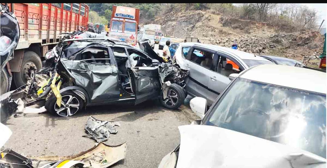 Severe Accident Involving 11 Vehicles Occurs On Mumbai-Pune Expressway 