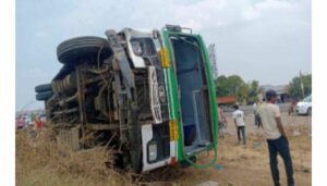 ST Bus Overturns in Attempt to Avoid Bike Rider