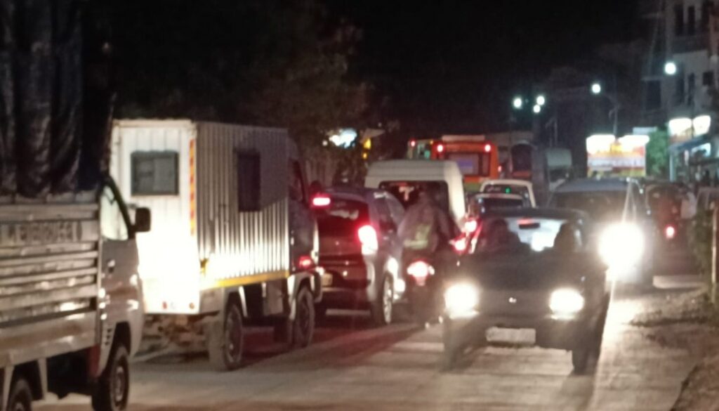 Traffic Jam in Khadakwasla (1)
