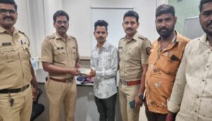 Cab Driver Praised For Returning Rs 2 Lakh Left Behind By Passenger