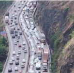 Traffic Congestion Grips Mumbai-Pune Expressway as Tourists Hit the Roads for Holidays