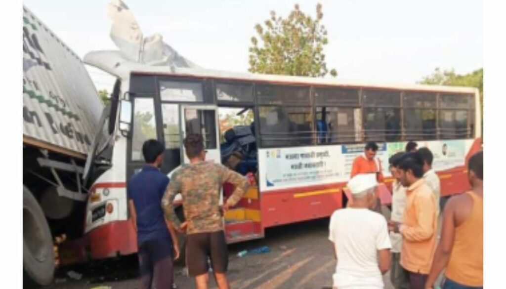 Pune Mehkar ST accident