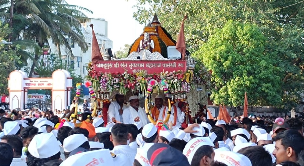 Pune: Sant Tukaram Maharaj's Palkhi Procession Enchants Pimpri-Chinchwad with Devotion and Unity