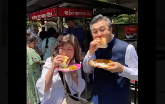 Japanese ambassodor enjoys Vada Pav in Pune