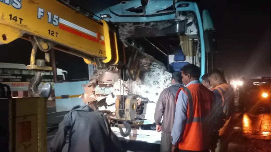 Shivneri Bus Hits Divider on Pune-Mumbai Expressway, Six Injured
