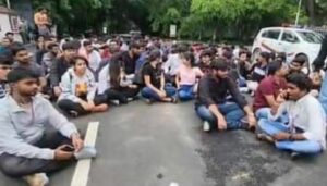 Pune_ Engineering Students Protest At SPPU Against Rescheduling Of Exams