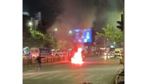 Car Catches Fire On Pune-Satara Road,