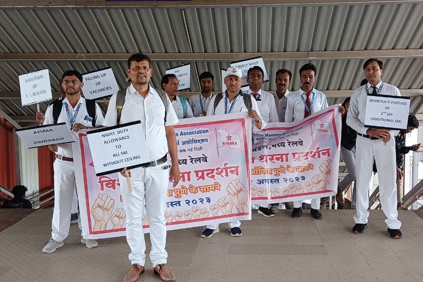 Pune railway station masters protest