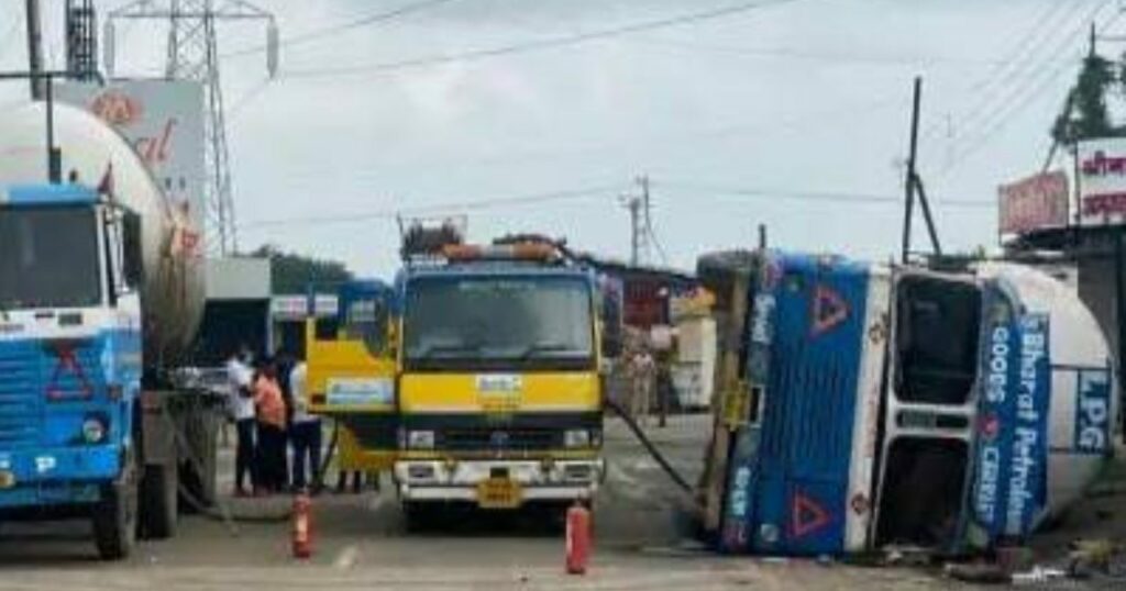 Bharat Gas Tanker Overturns Near Loni Kand