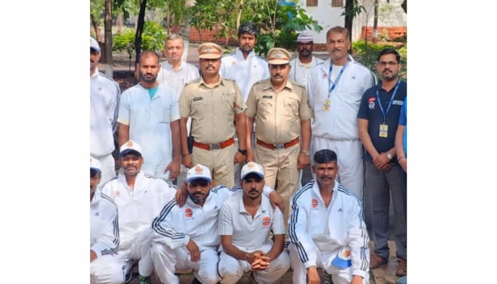 _Inmates From Yerawada Jail Win First Prize In Chess Competition
