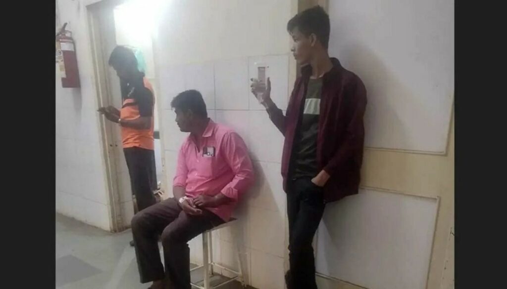 _Patient Given Saline On Chair Due To Shortage of Beds At Govt Hospital