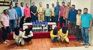 hadapsar police bust mobile thieves ganf