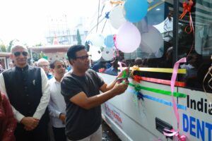 Bharat Jadhav inaugurating India’s first High-Tech Mobile Clinic on Wheels