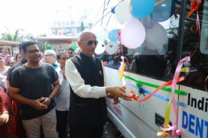 Chandrashekar D. Sheth inaugurating India’s first High-Tech Mobile Clinic on Wheels