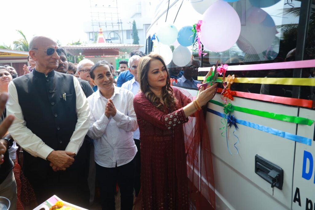 Jaya Prada inaugurating India’s first High-Tech Mobile Clinic on Wheels