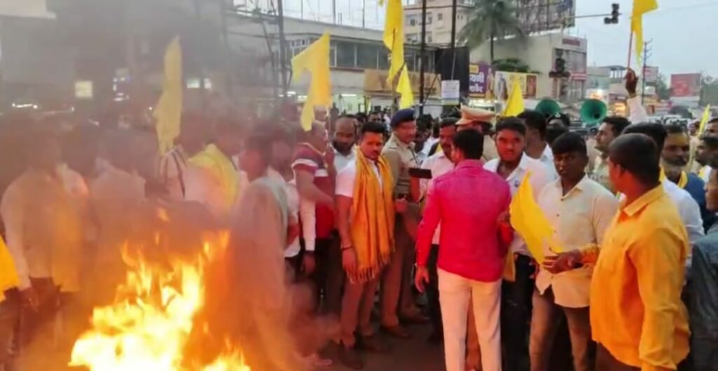 Pune Dhangar Samaj Youth Organization Blocks Road Demanding Inclusion In ST Category For Reservation 