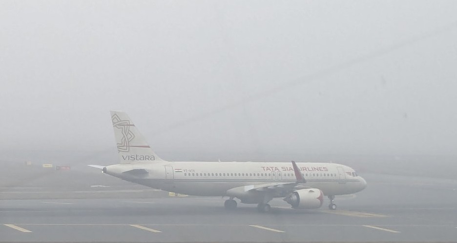 FOG AT dELHI AIRPORT