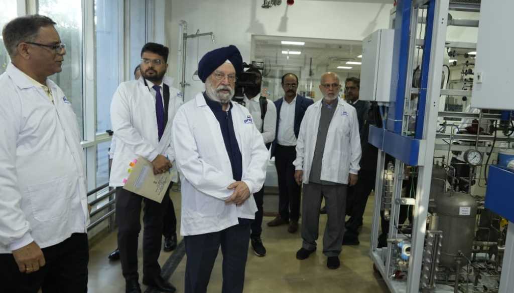 Minister Hardeep Singh Puri