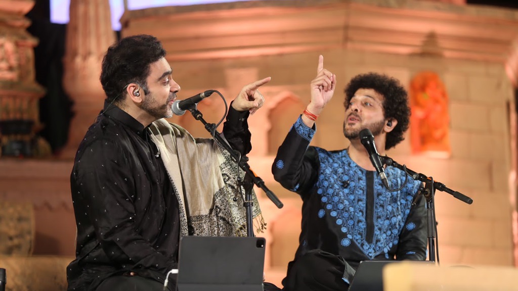 Rahul Deshpande and Mahesh Kale performing at the 17th Vasantotsav