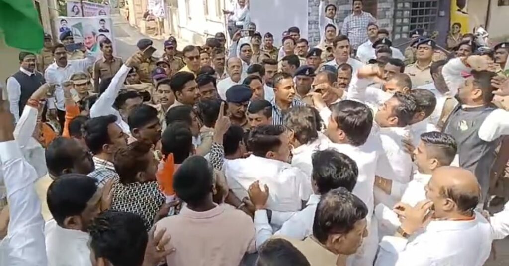 Viral Video Congress and BJP Lock Horns Over Gokhalenagar Water Tank