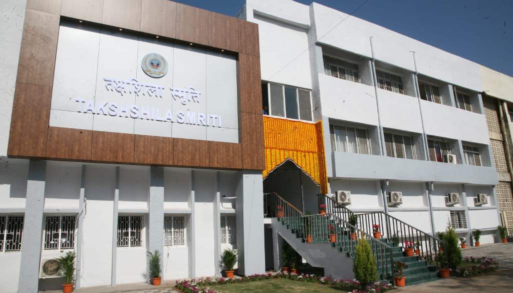 Admiral R Hari Kumar Inaugurates Cutting Edge Auditorium At Diat Pune