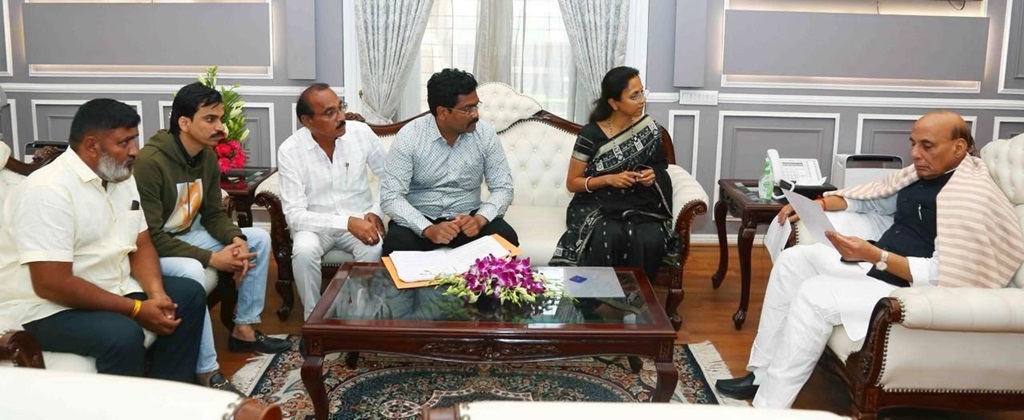 Supriya Sule meets Defence minister