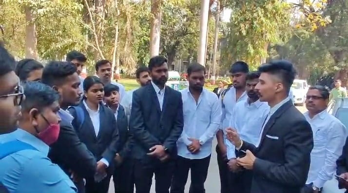 law students at Pune court