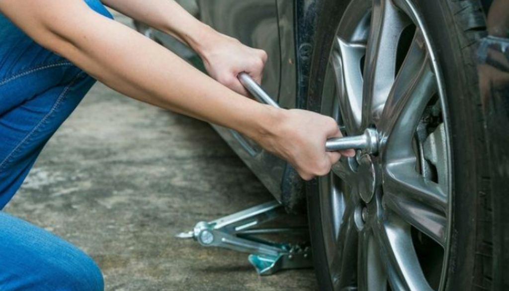Changing Your Car Tyres at Home Save Money and Gain Confidence