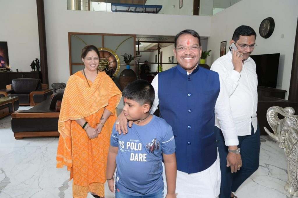Pune Barne's Visit to Late BJP MLA's Memorial Site Signals Alliance-Building Efforts in Maval