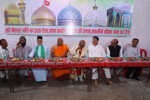 Pune Ikram Khan led Sarva Dharma Sambhav Trust organises grand Iftar at Sadal Baba Dargah in Yerawada