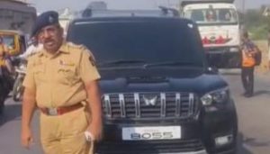 Pune Police Intercept Goon's Cars (1)