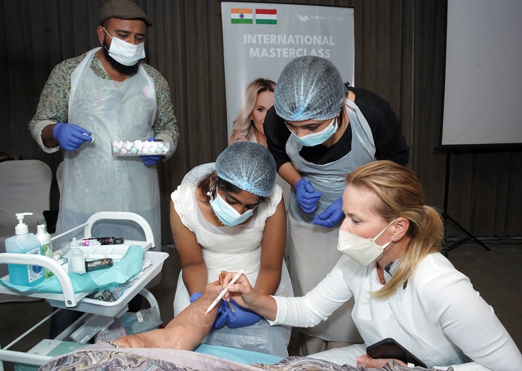 Melinda Demonstrating her HelpINK technique to Indian Professionals