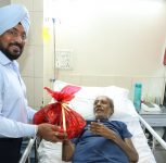 Lt Gen JS Sidana Visits VISHRANTI: A Beacon of Hope for Cancer Patients in Pune