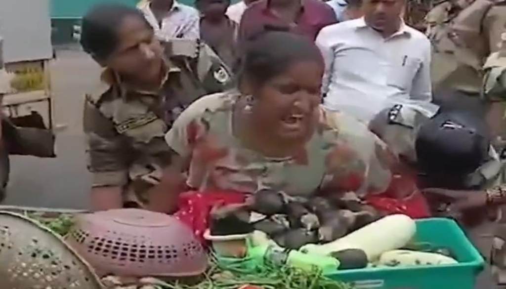 _MSF Personnel Caught Beating Vegetable Sellers