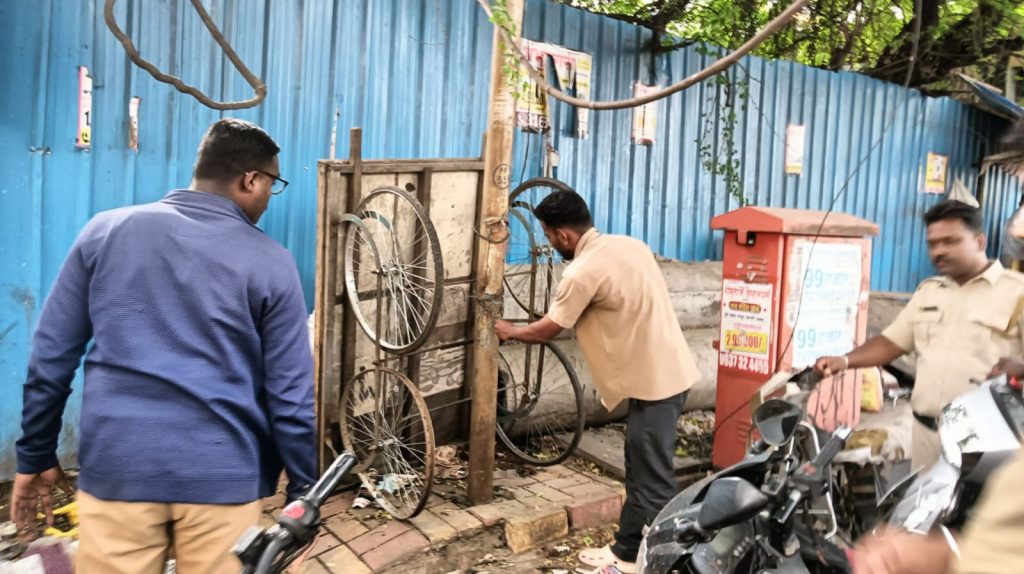 PCB action against hawkers in mg road