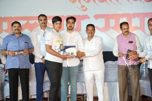 Surendra Pathare Foundation Honours 689 Students for Academic Excellence in Pune