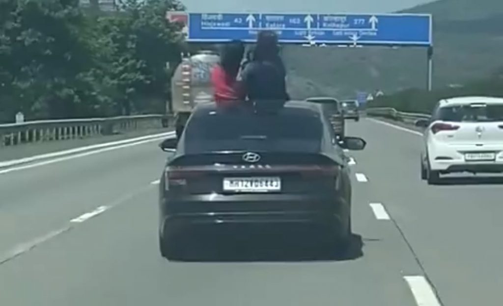 Two Girls Caught Taking dangerously selfie In Pune Mumbai expressway