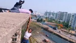 Viral Pune Stunt