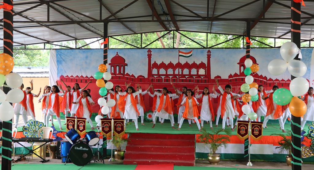 APS Dighi students performing the graceful dance