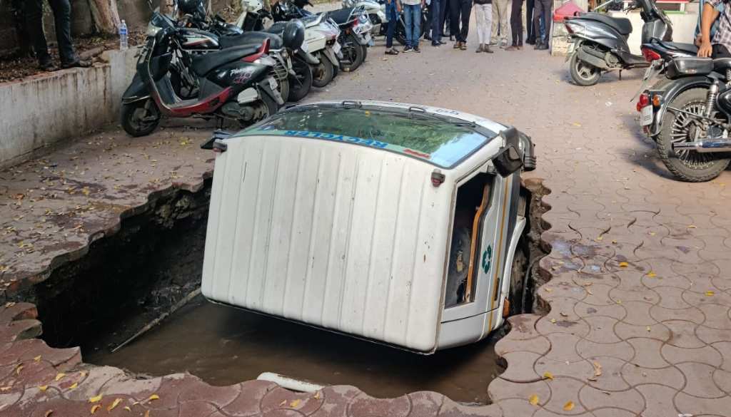 PMC Truck and Bikes Plunge into 40-Foot Pit on Laxmi Road
