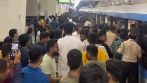 Pune Experiences Mumbai-Style Overcrowding During Ganesh Visarjan